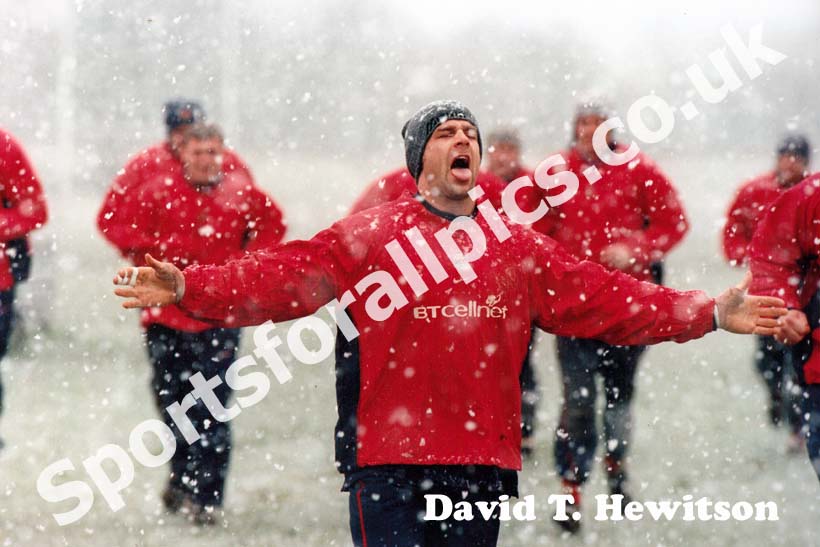 England A training in the snow at Tynedale Park, Corbridge, Northumberland. Photo: David T. Hewitson/Sports for All Pics